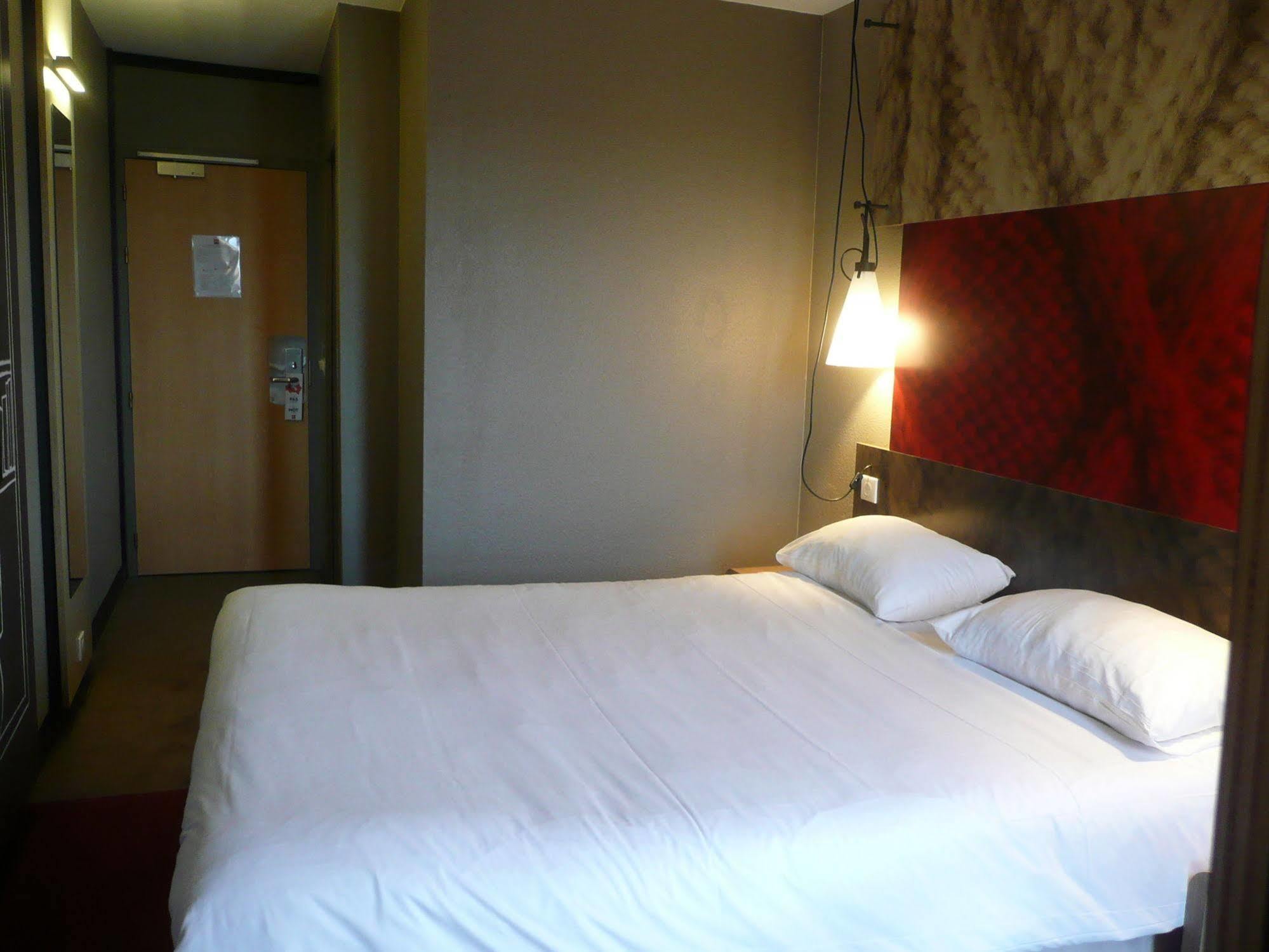 ไอบิส แซ็งบริยุก อิฟฟิเนียก Hotel Yffiniac ภายนอก รูปภาพ